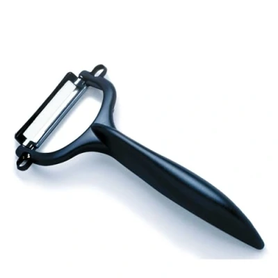 Abbildung von Kyocera Sparschäler Schwarz zweischneidige Klinge: 4 cm extra scharfer Schäler sauberes Schälen von Gemüse und Obst spülmaschinenfester Obstschäler Mehrzweck Gemüseschneider