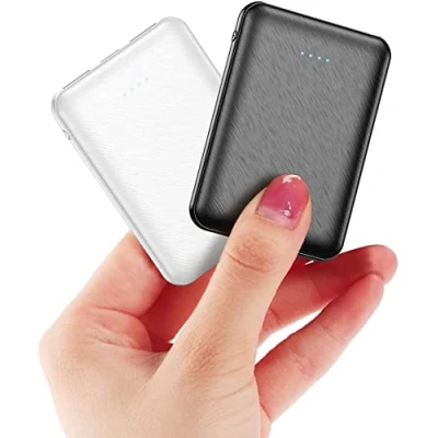 Abbildung von 2 Packungen Mini Power Bank Klein Aber Stark 5000mAh Externer Akku,Tragbares Powerbank, Handy Mit Kabel, Leicht Batterie(Schwarz und Weiß)