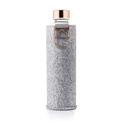 Abbildung von EQUA Glasflasche mit Filzhülle Mismatch Rose Gold 750 ml Trinkflasche aus Glas Schutzhülle 0,75 l Sportflasche Cover Designer für unterwegs
