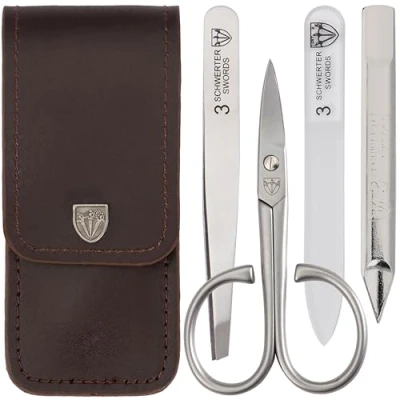 Abbildung von DREI SCHWERTER Germany 4 tlg. Maniküre Set &#039;NOSTALGIE&#039; Nagelset im Echt Leder Etui braun Inhalt: ROSTFREI Nagelschere, Pinzette, Glasnagelfeile, Doppelinstrument