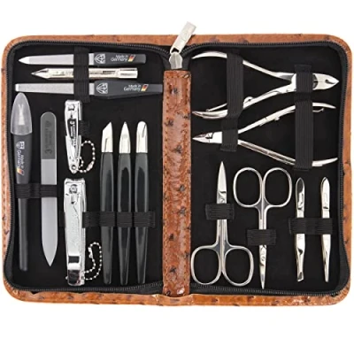 Abbildung von DREI SCHWERTER 16 tlg. Maniküre Pediküre Set &#039;Cinisello&#039; Hochwertiges Nageletui aus Kunstleder zur Hand &amp; Fußpflege. Farbe: Cognac Inhalt: Nagelschere, Nagelknipser, Pinzette vieles mehr!