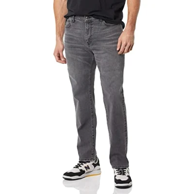 Abbildung von Amazon Essentials Herren Stretchjeans, athletische Passform, Verwaschenes Grau, 28W / 30L