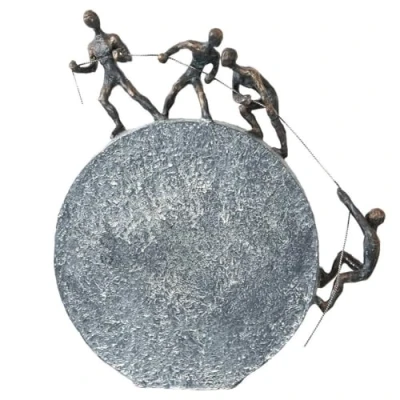 Abbildung von Casablanca Design Deko Figur Lifting aus Kunstharz mit Spruchanhänger Moderne Skulptur Freunde Freundschaft bronzefinish Höhe 35 cm