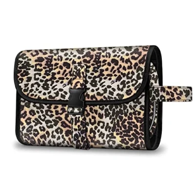 Abbildung von Fintie Tragbare Kulturtasche Kosmetiktasche Reisetasche, Große wasserdichte Aufhängen Make up Organizer Stauraum Tasche für Damen Mädchen, Leopardenmuster