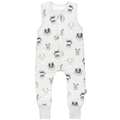 Abbildung von TupTam Baby Ganzjahresschlafsack mit Füßen 2,5 TOG OEKO TEX Unisex, Farbe: Safari Tierköpfe Zebra Löwe Giraffe, Größe: 68 74
