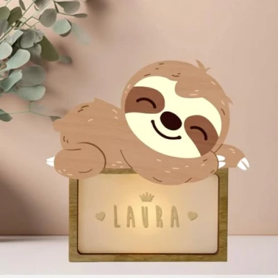 Abbildung von WONDEE Personalisierte Geschenke Baby, Nachtlicht baby Faultierbär, zur Geburt, Taufgeschenke für Mädchen und Jungen Nachttischlampe kinder, geschenk personalisiert