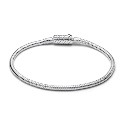 Abbildung von PANDORA Moments Schlangen Gliederarmband mit Magnetverschluss aus Sterling Silber, Kompatibel Moments, Größe: 23 cm, 590122C00
