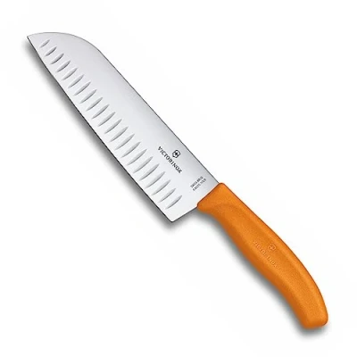 Abbildung von Victorinox Swiss Classic, Profi Santokumesser, Extra Scharfe Klinge, Kullenschliff, 17 cm, Kunststoffgriff, Rostfreier Stahl, orange