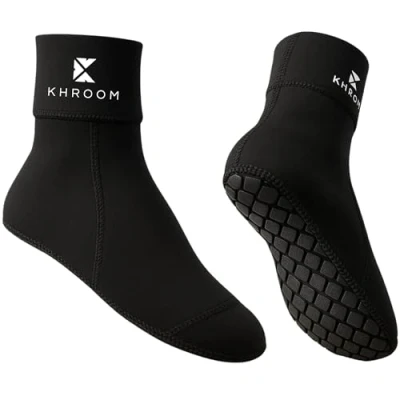 Abbildung von Khroom 3mm Neoprensocken Herren, Damen, Kinder Wassersocken mit Anti Rutsch Sohle passend zu Flossen Schwarz wasserdichte Aqua Socken für Strand und Beach Volleyball Badesocken 35 37