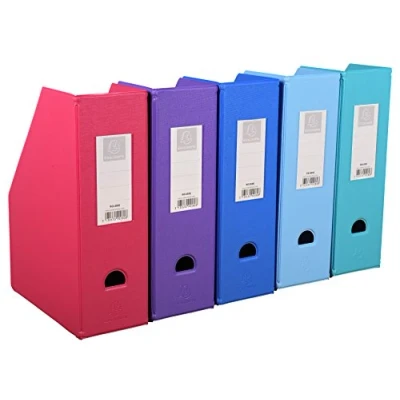 Abbildung von Exacompta 90180E Stehsammler DIN A4 10cm breit aus festem Karton mit PVC Bezug und aufgeklebtem Rückenschild Griffloch perfekt zur Aufbewahrung von Zeitschriften Katalogen 1 Stück Zufallsfarbe