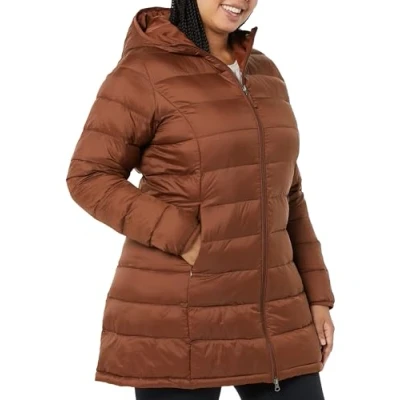 Abbildung von Amazon Essentials Damen Leichter, wasserabweisender Puffermantel mit Kapuze (erhältlich in Übergröße), Dunkles Toffee Braun, S