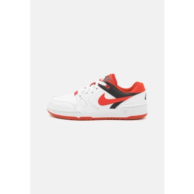 Abbildung von Nike Sportswear FULL Force Unisex Sneaker low für Kinder, Größe: 32, White/mystic red/black Schuhe