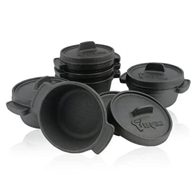 Abbildung von BBQ Toro Mini Dutch Oven Set (6 Stück), Ø 11 cm, bereits eingebrannt preseasoned, Gusseisen Serviertöpfe, Kochtopf kleiner Bräter Gusstopf