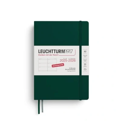 Abbildung von LEUCHTTURM1917 372631 Wochenkalender Medium (A5) 2026, 18 Monate 07.2025 12.2026, Hardcover, Forest Green, Deutsch