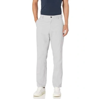 Abbildung von Amazon Essentials Herren Knitterfreie Flatfront Chinohose in klassischer Passform (erhältlich Übergröße), Grau, 34W / 31L