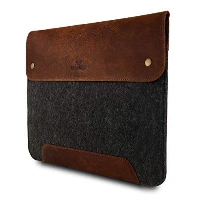 Abbildung von MegaGear MacBook Tasche aus echtem Leder und Fleece, Laptop Hülle für Pro Air 16 Zoll 15 15,5 (M2, M2 Pro, Max, M1) Modelle 2020, 2021, 2022 2023