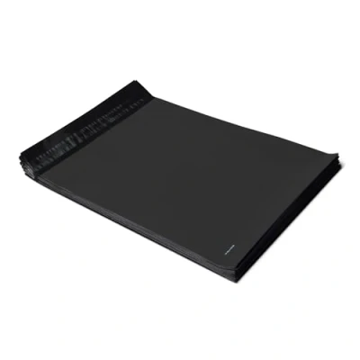 Abbildung von Amazon Basics Poly Versandtaschen, selbstverschließende Umschläge, Schwarz, 25.4 x 33 cm, 100 Stück