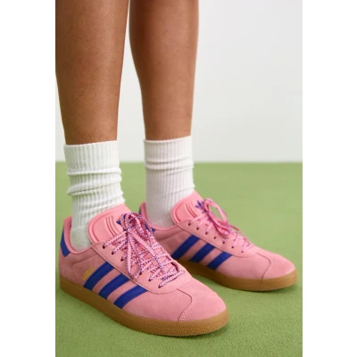 Abbildung von adidas Originals Gazelle W Sneaker low, Damen, Größe: 35.5, Semi pink spark/lucid blue/pure sulfur Leder