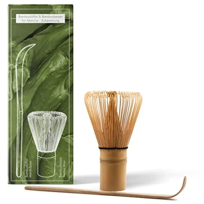 Abbildung von Matcha Besen und Löffel Set handgefertigter Bambusbesen (Chasen) mit (Chashaku) für die traditionelle Zubereitung von Tee