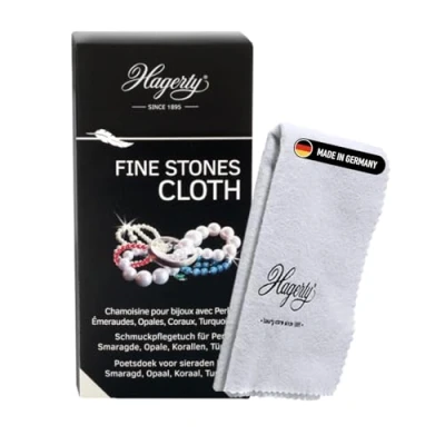 Abbildung von Hagerty Fine Stones Cloth Schmuckputztuch 36 x 30 cm I Imprägniertes Schmucktuch aus Baumwolle Effizientes Schmuck Poliertuch für Schmuckstücke mit Smaragden Perlen Opalen Korallen Türkisen