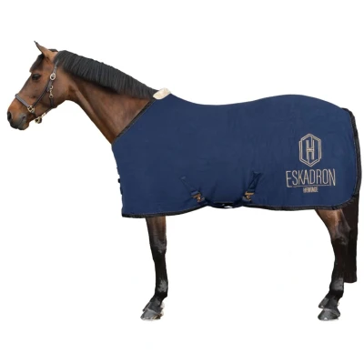 Abbildung von Eskadron Abschwitzdecke Heritage Fleece Check True Blue