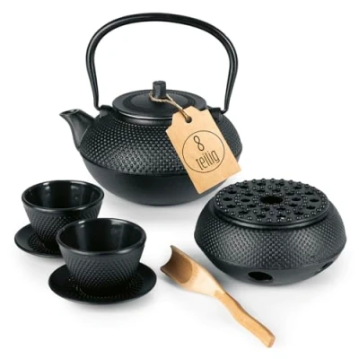 Abbildung von Lumaland Tee Set 8 teilig 1,4 Liter Gusseiserne Teekanne Tetsubin Stövchen aus Gusseisen 2 Teebecher &amp; Untersetzer Japanisches Teeset Inkl. Bambus Dosierlöffel Edelstahl Sieb