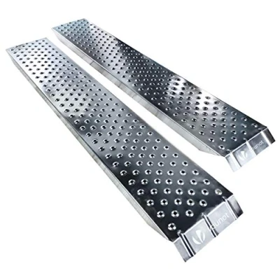 Abbildung von VOUNOT 2X Auffahrrampe 400kg Verzinkter Stahl, rutschfest Laderampe für Motorrad, Anhänger, Rasenmäher, Rasentraktor, Länge 135cm