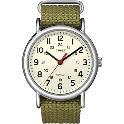 Abbildung von Timex Weekender T2N651 Armbanduhr, 38 mm, cremefarbenes Zifferblatt und olivgrünes Armband