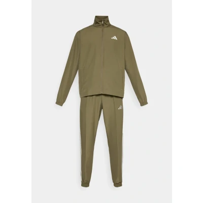 Abbildung von adidas Sportswear Basic 3 Stripes SET Trainingsanzug, Herren, Größe: XXL, Olive strata