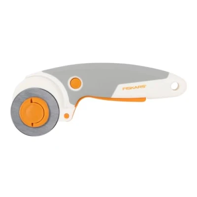 Abbildung von Fiskars Titan Rollschneider, Rollmesser mit Auslöser, Rechts und Linkshändig, Klingen Durchmesser: 45 mm, Orange/Weiß/Grau, 1066041