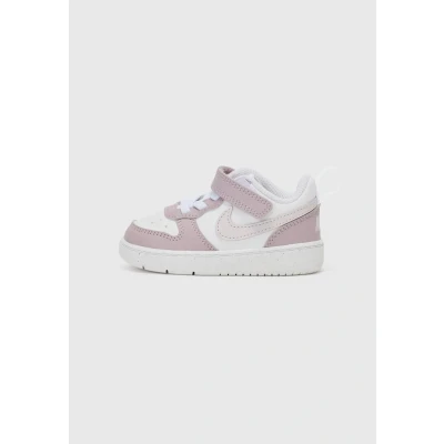 Abbildung von Nike Sportswear Court Borough Recraft Unisex Sneaker low für Kinder, Größe: 18.5, White/venice plum/fog white Schuhe
