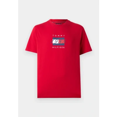 Abbildung von Tommy Hilfiger Linear FLAG Graphic TEE Unisex Tshirt print, Größe: XS, Medium red
