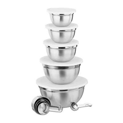 Abbildung von Relaxdays Küchen Set 18 tlg., 5 x Rührschüssel mit Deckel, Messlöffel &amp; Measuring Cups, Küchenzubehör Set, silber/weiß, 13 26 cm