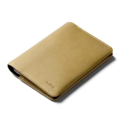Abbildung von Bellroy Passport Cover (schlankes Reiseportemonnaie mit Kartenfächern und Platz für Bargeld Reisedokumente) Mustard