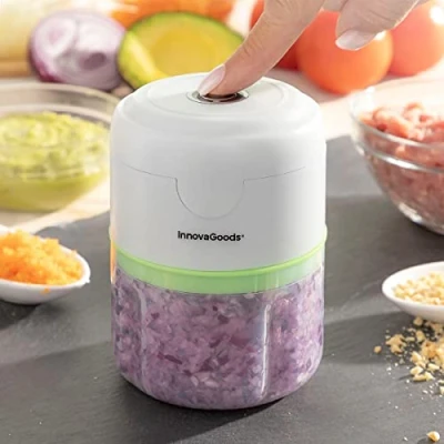 Abbildung von InnovaGoods Tragbarer Mini Zerkleinerer, Wiederaufladbar, Kabellos, 250ml, 3x Edelstahlklingen, Vielseitig für Nüsse/Gemüse/Obst, Leicht zu reinigen, Weiß, Mini, PP