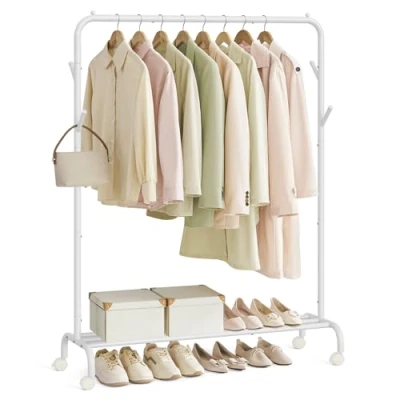 Abbildung von SONGMICS Kleiderständer auf Rollen, Kleiderstange, Garderobenstange, Garderobenständer aus Stahlrohren, 103,5 cm breit, multifunktionale Aufbewahrung, wolkenweiß HSR131W01