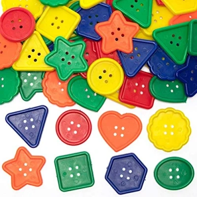 Abbildung von Baker Ross FE302 Bunte Plastik Bastel Knöpfe 50 Stück, für Kinder zum Basteln, Bastelbedarf