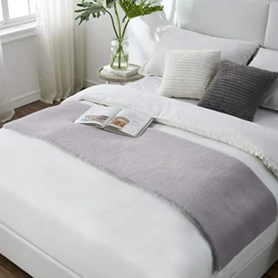 Abbildung von Teppich Wölkchen Fellteppich, Kunstfell Waschbar, Hasenfell Imitat, Kaninchenfell, Kurzfell Tischläufer Fell, Fell Läufer Flur, Bettläufer Grau 50x150cm