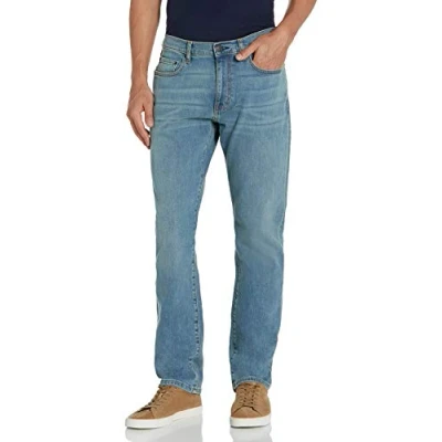 Abbildung von Amazon Essentials Herren Stretchjeans, athletische Passform, Hellblau Vintage, 30W / 32L