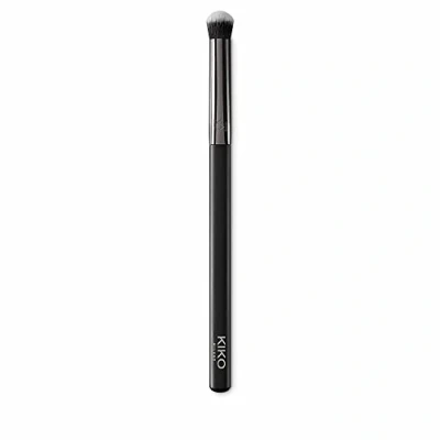 Abbildung von KIKO Milano Face 02 Intensive Coverage Brush Gesichtspinsel Mit Hochdichten Borsten Zum Auftragen Von Concealern Und Lidschatten