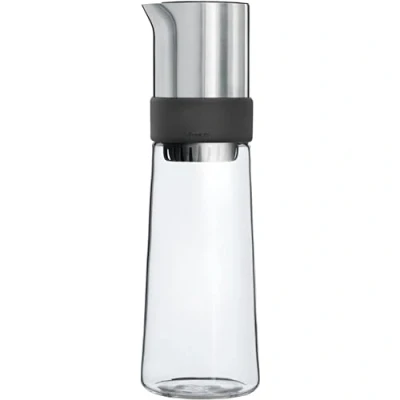 Abbildung von blomus Tea Jay Eistee Zubereiter, Puristisches Design, Schnelle Und Unkomplizierte Zubereitung Von Eistees, 800 ml, Farbe Edelstahl Matt 63537, Silber / Transparent Schwarz