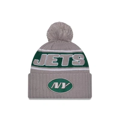 Abbildung von New era York Jets NFL 2024 Sideline Sport Knit Grau Bommelmütze One Size
