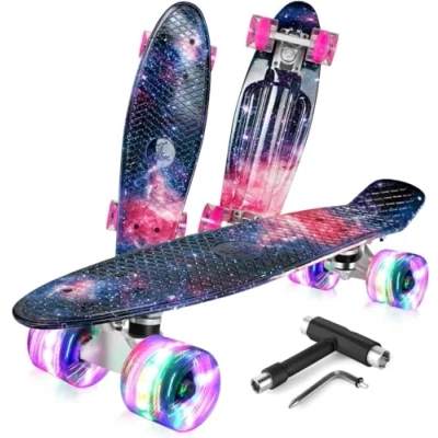 Abbildung von BELEEV Kinder Skateboard 22 Zoll mit LED Leuchtrollen Wheels, Komplette Mini Cruiser für Jugendliche Erwachsene, All in one Skate T Tool Anfänger