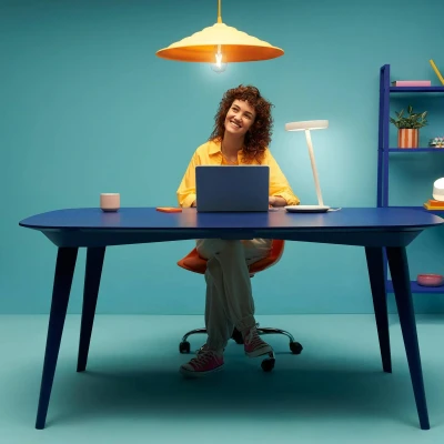 Abbildung von WiZ Portrait Tischleuchte Tunable White, Auswahl an verschiedenen Weißtönen, dimmbar, geeignet für Videocalls im Homeoffice, smarte Steuerung per App/Stimme über WLAN, weiß
