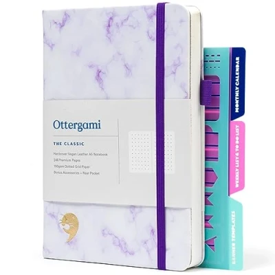 Abbildung von Ottergami Bullet Journal Notizbuch gepunktet Hochwertiges, dickes Papier mit 150 g/m² The Classic A5 dotted Bulletjournal vorgedruckten Punkten und zusätzlichen Schablonen