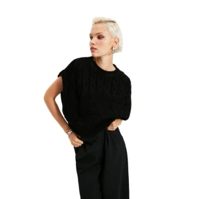 Abbildung von TRENDYOL Damen Crew Neck Cable Knit Regular Vest Sweater, Schwarz, S EU