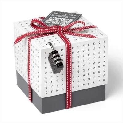 Abbildung von SURPRISA Geschenkbox, Rätselbox Geldgeschenke Verpackung, Gutscheine zum Geburtstag oder Hochzeit, Worträtsel, Größe S (12cm)