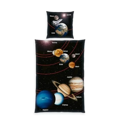 Abbildung von Herding Young Collection Bettwäsche Set, Sonnensystem Wendemotiv, Kopfkissenbezug 80 x cm, Bettbezug 135 200 Mit leichtläufigem Reißverschluss, 100% Baumwolle/Renforcé