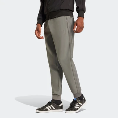Abbildung von adidas Originals Bonded Jogginghose, Herren, Größe: XS, Grey four