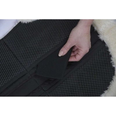 Abbildung von Kerbl Sattelunterleger Correct Antislip Kunstfell Schwz W
